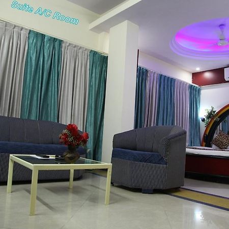 Hotel Aditya Rajkot Esterno foto