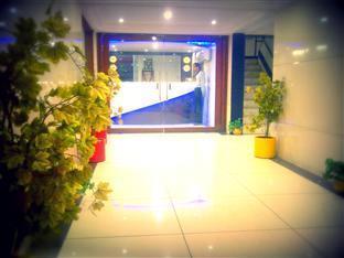Hotel Aditya Rajkot Esterno foto
