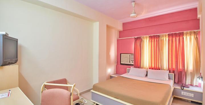 Hotel Aditya Rajkot Esterno foto