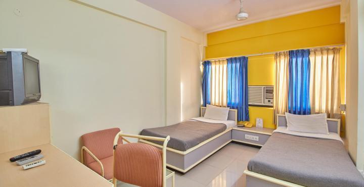 Hotel Aditya Rajkot Esterno foto