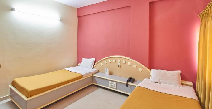 Hotel Aditya Rajkot Esterno foto