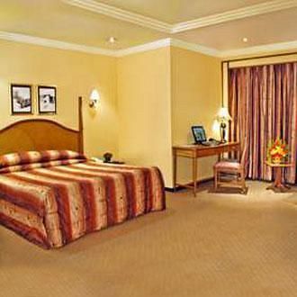 Hotel Aditya Rajkot Esterno foto